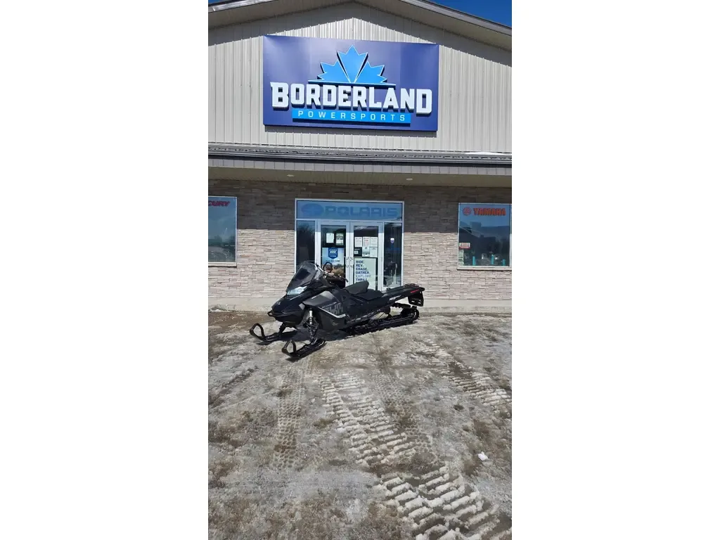 2018 Ski Doo Summit SP 850R E-TEC Base
